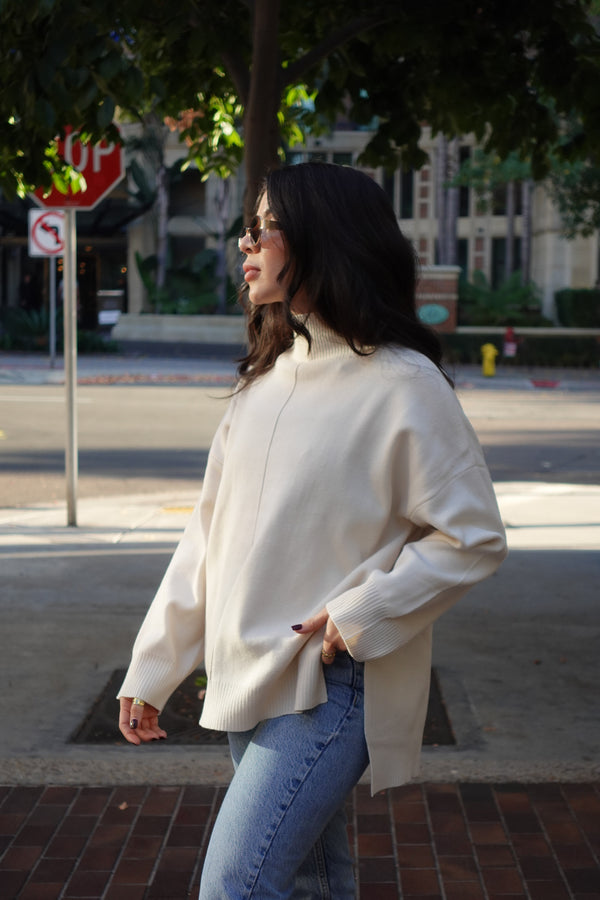 SUETER OVERSIZED CUELLO ALTO